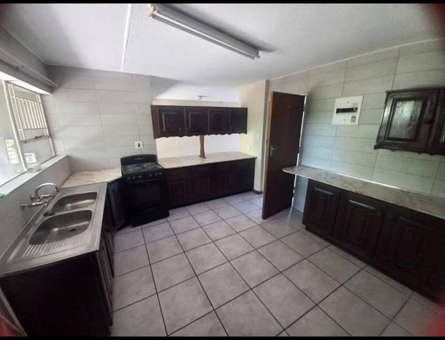 3 BEDROOM APARTMENT FOR SALE IN SASOLBURG CENTRAL